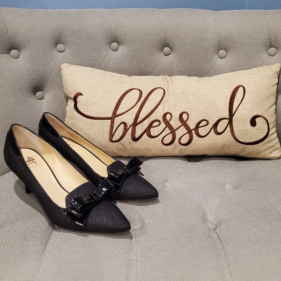 Amalfi Shoes - EUC Beautiful Women's Rare Amalfi Bow Heels size 8